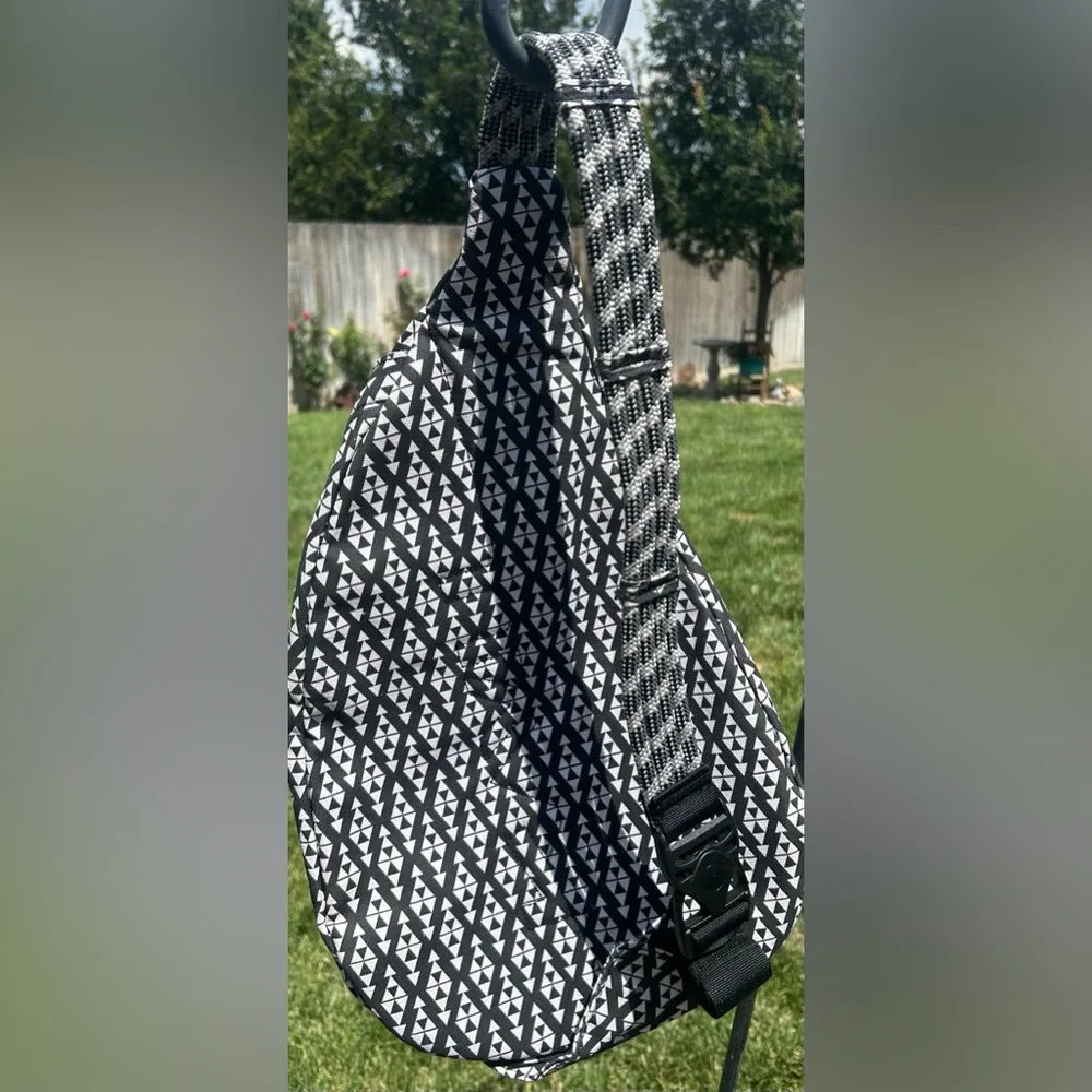 Kavu Rope Sling Bag Crossbody Backpack Black/White Geometric Triangles Trio - Picture 5 of 12